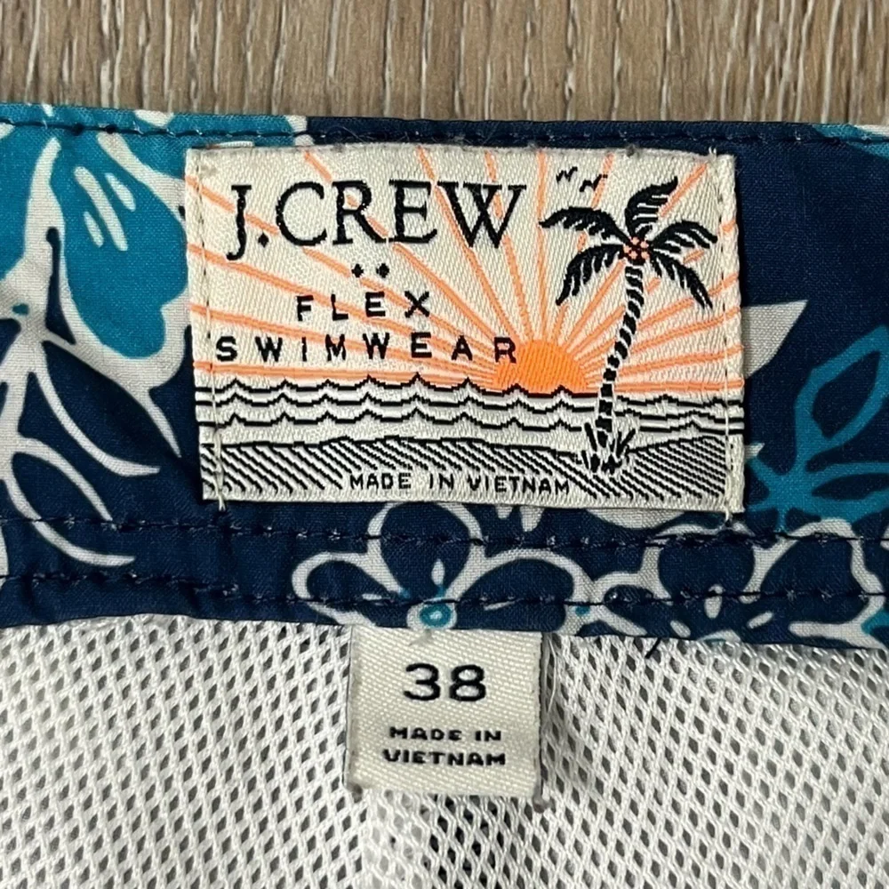 J.Crew Factory men’s Flex Swimwear pineapple print board shorts, size 38.